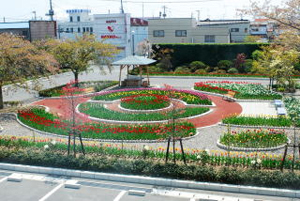 社屋２階からの庭全景